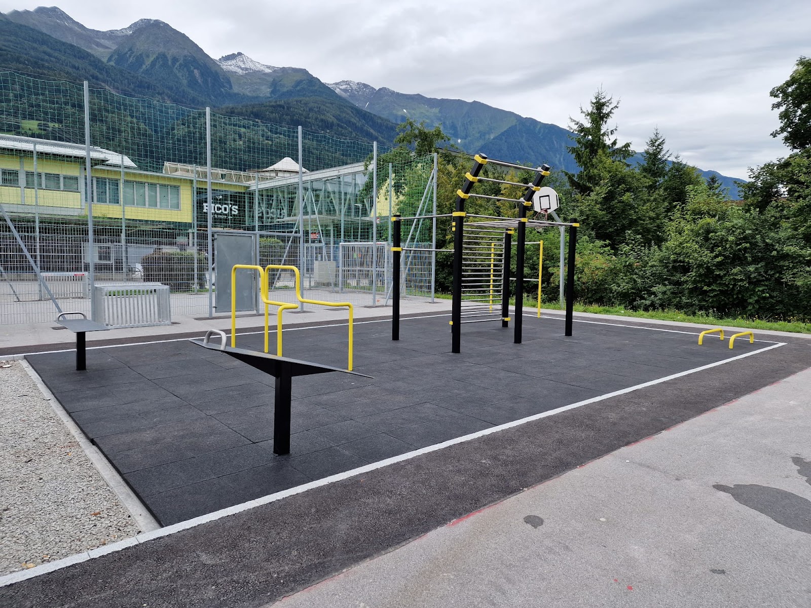 BARZFLEX Calisthenicspark Telfs