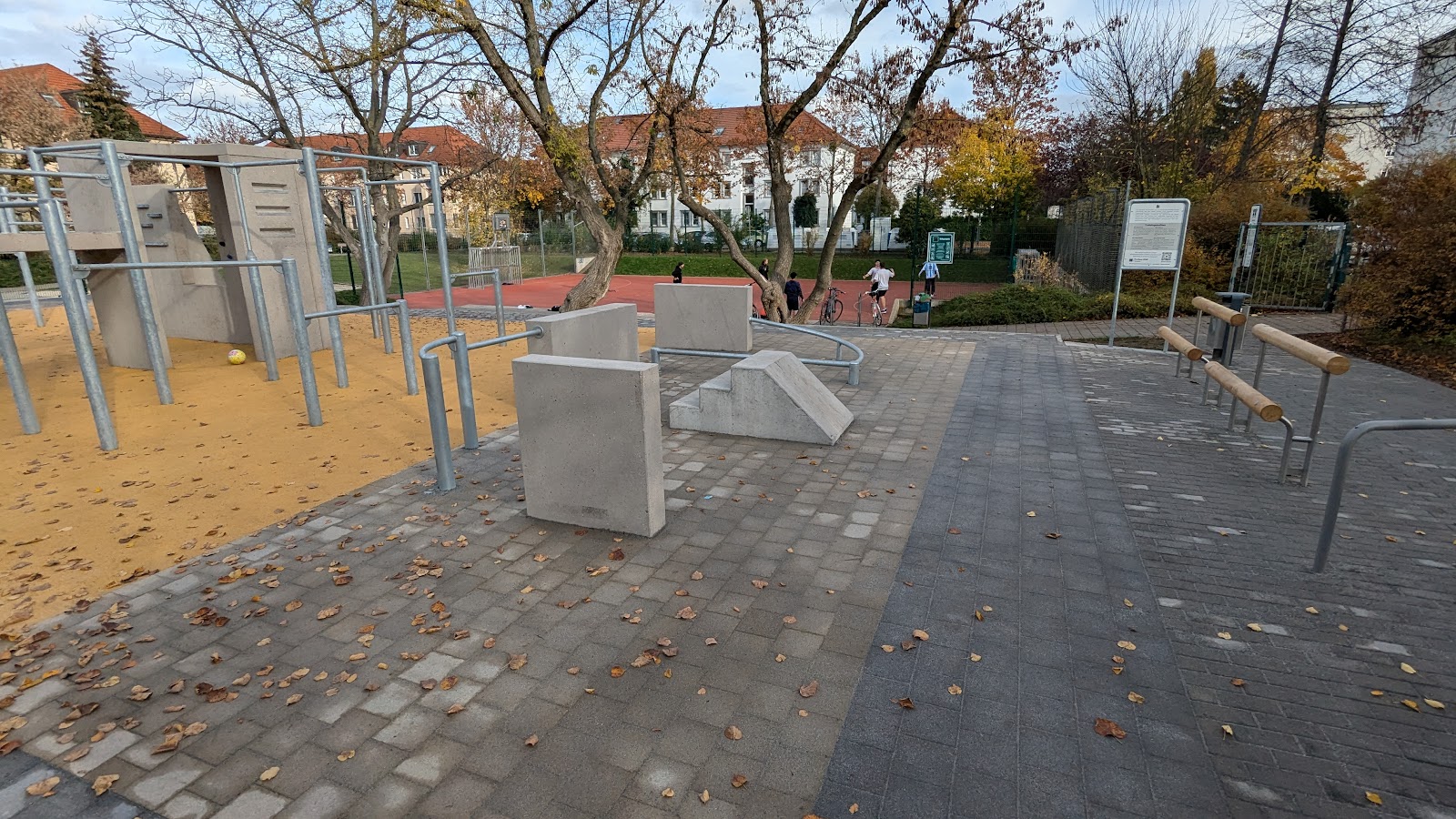 PARKOUR-ANLAGE Haenel-Clauß-Straße / St. Sébastien