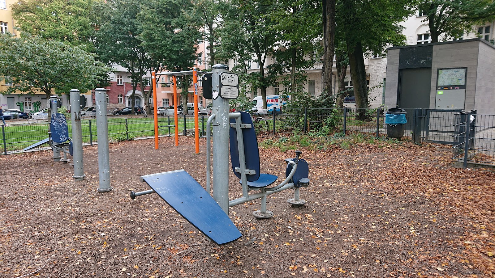 Park mit Sportgeräten für Kraftsport