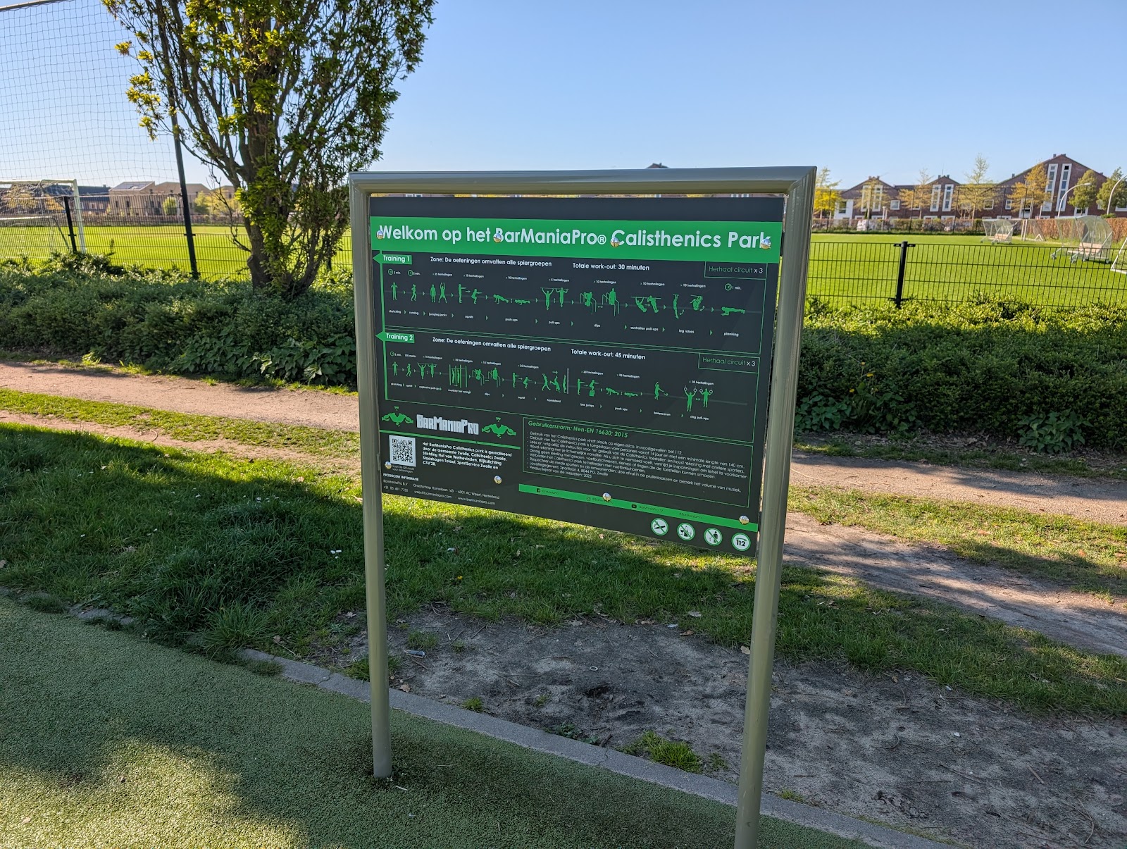 Barmania Calisthenics park (Pull up en Dip bars)