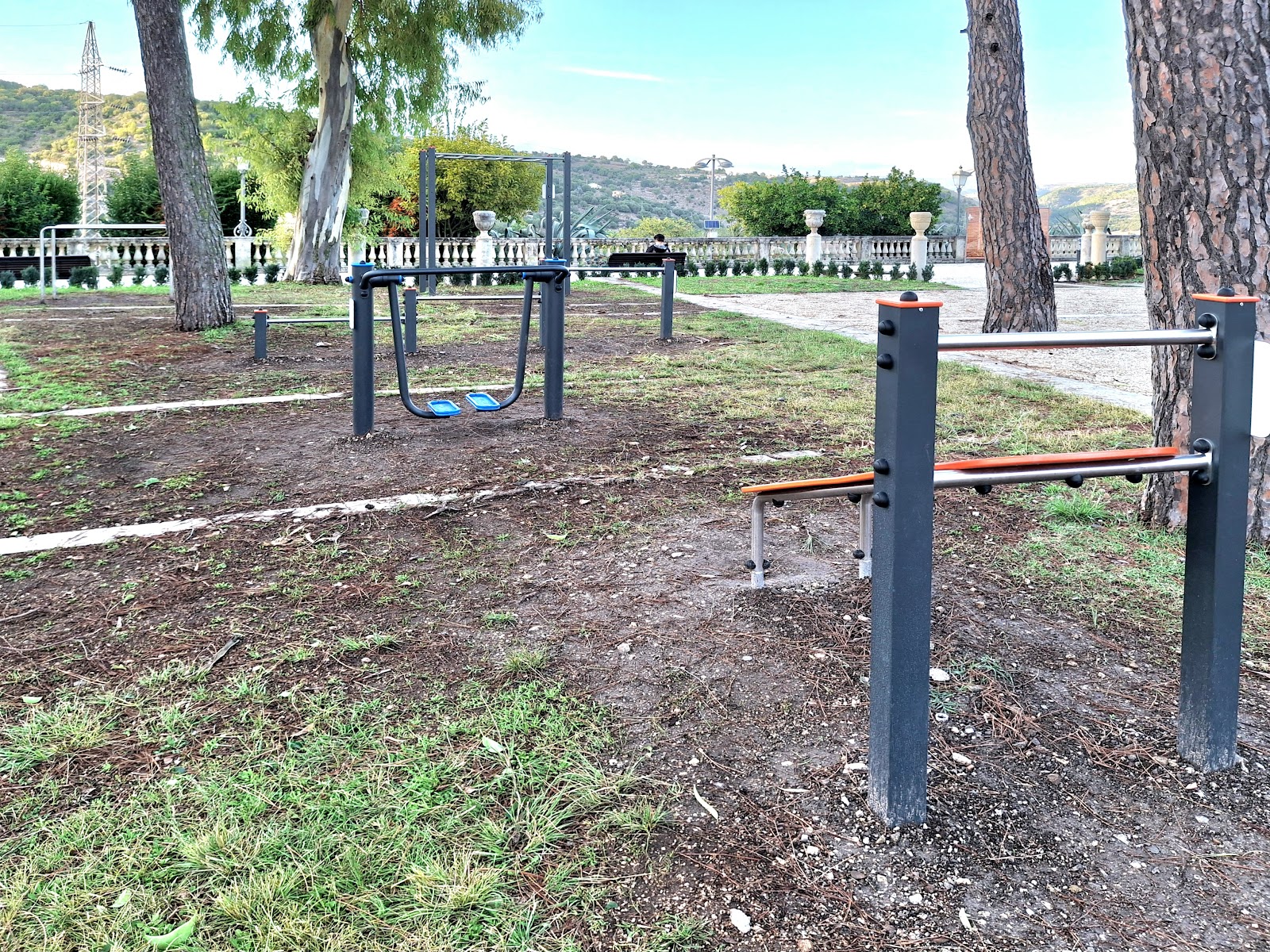 Calisthenics vicino alla chiesa