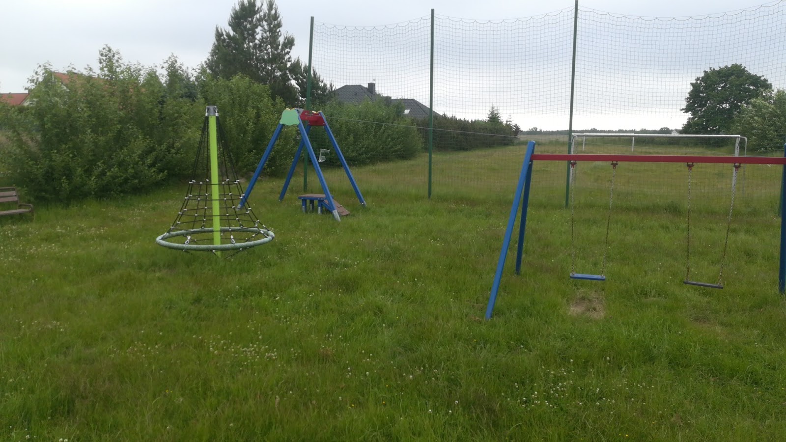 Plac zabaw, boisko siłownia zewnętrzna