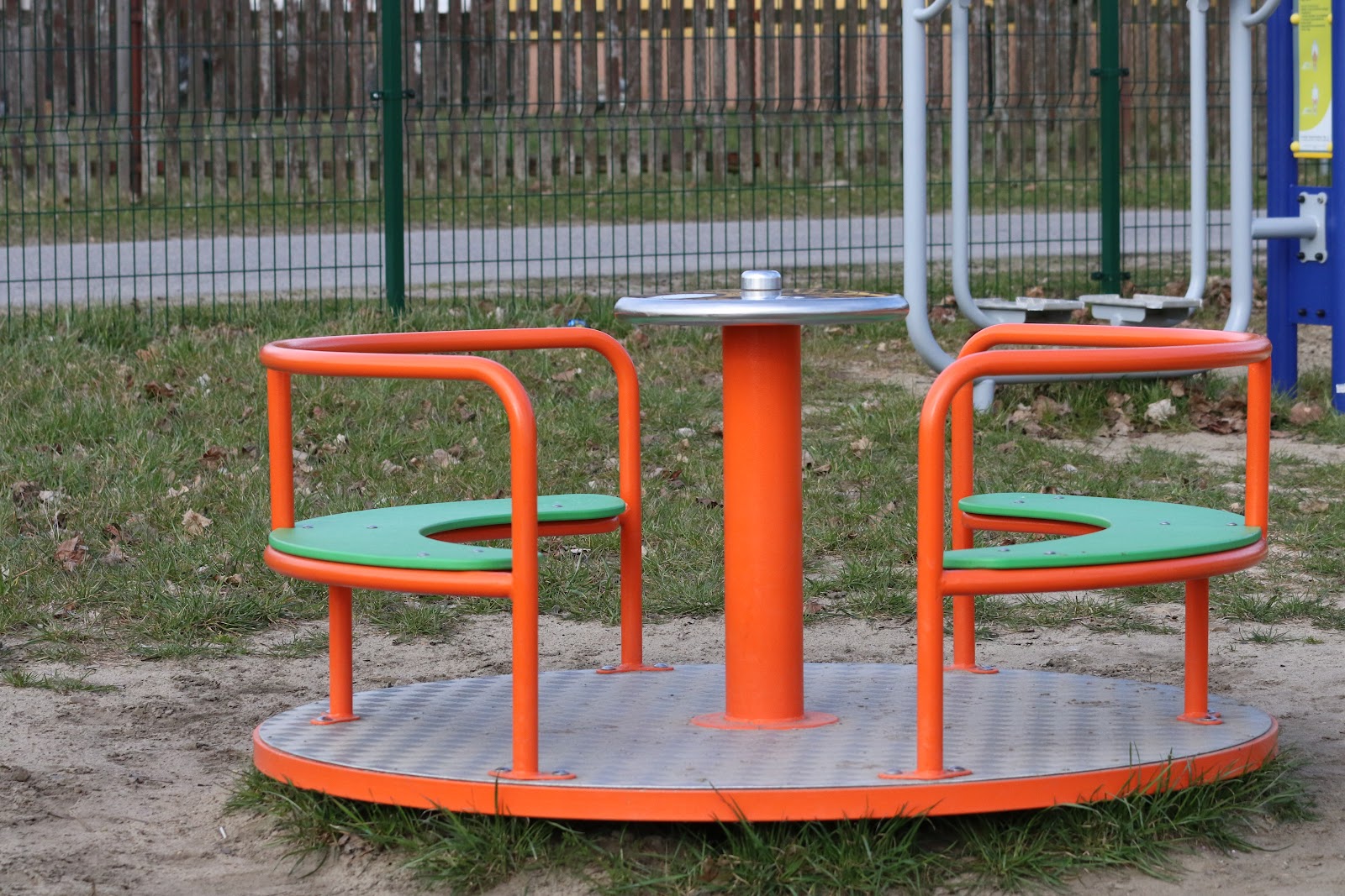 Plac zabaw i siłownia plenerowa