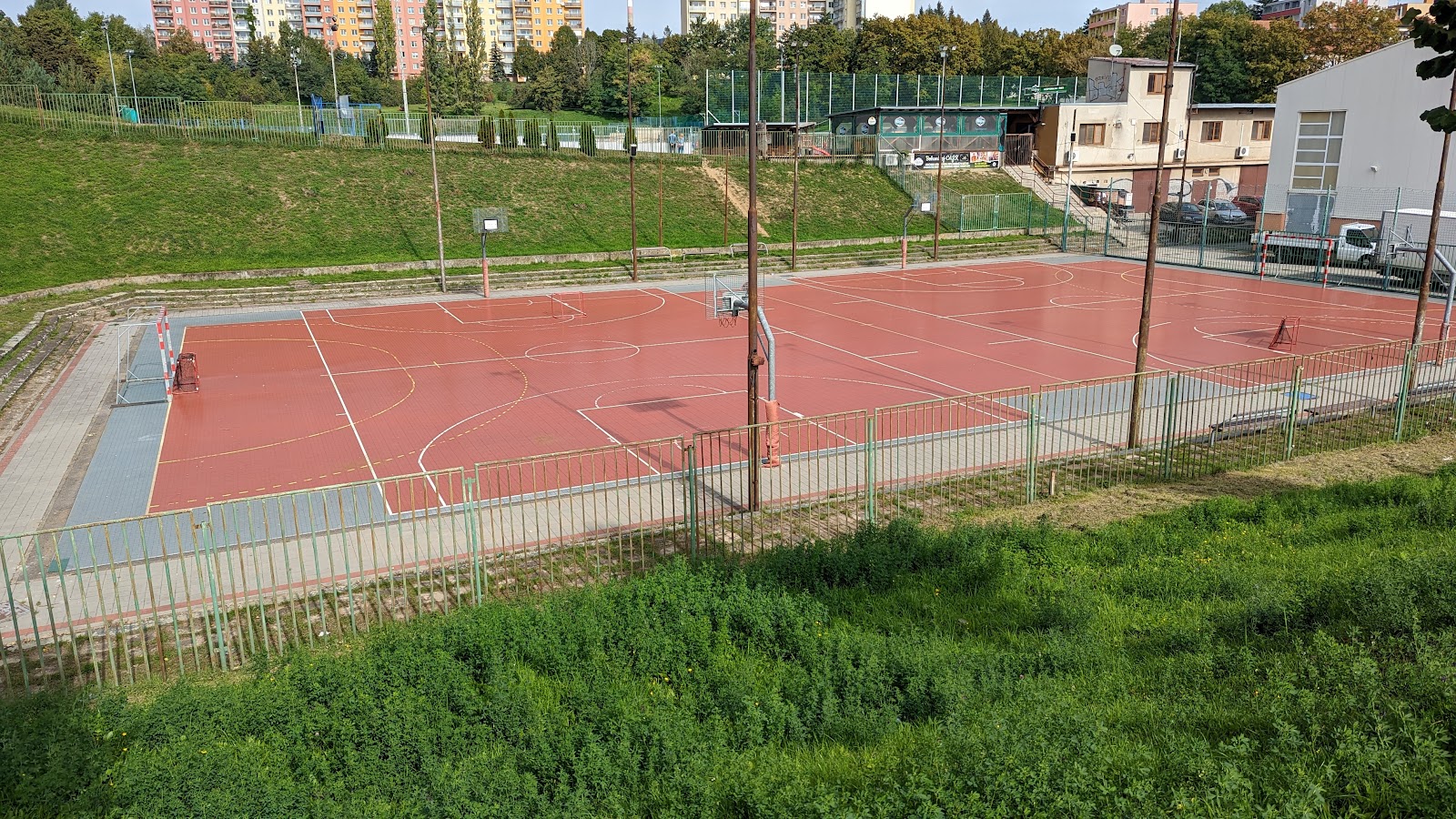 Venkovní hřiště pro házenou a míčové sporty