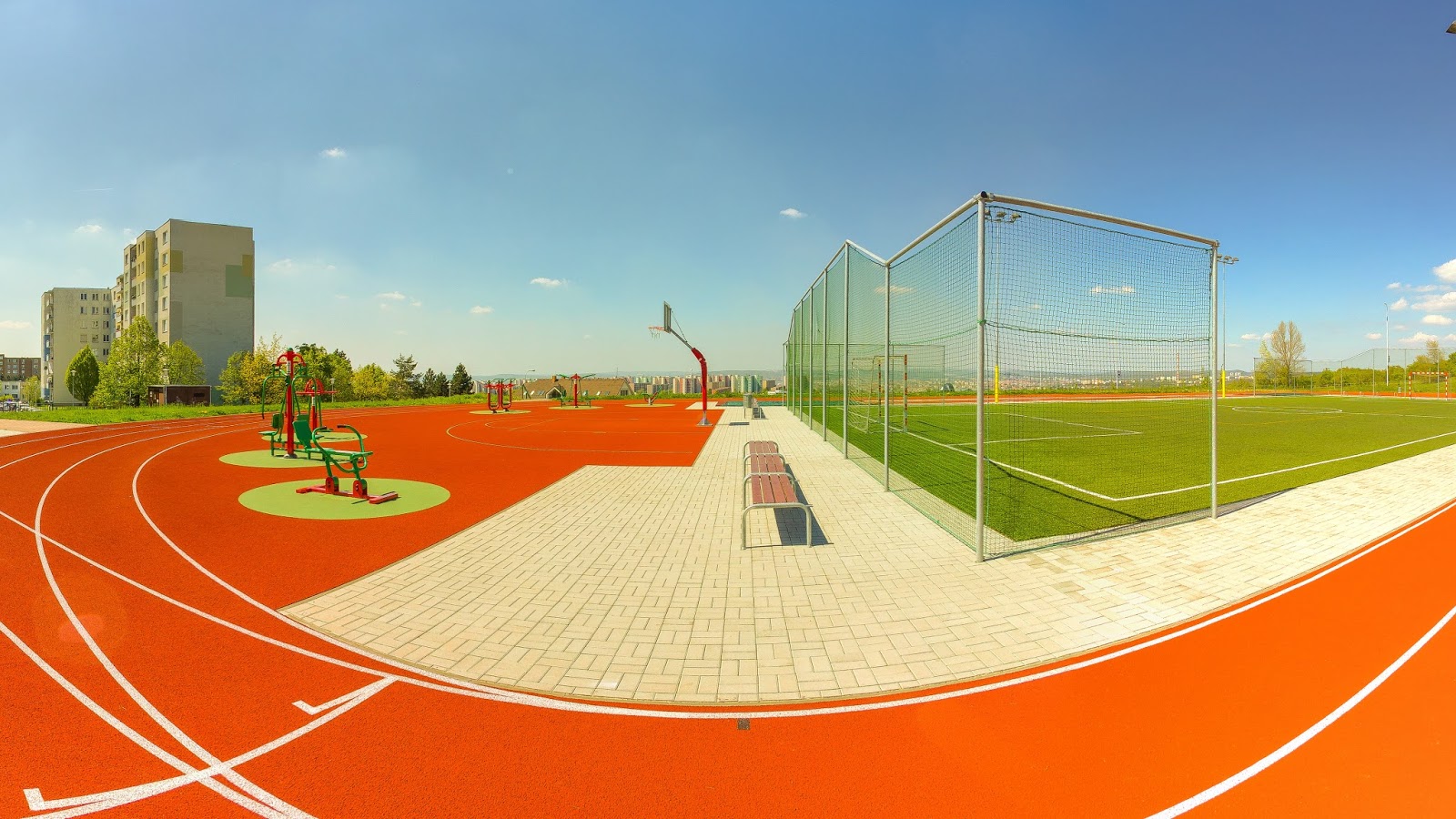 Veřejné dětské, sportovní hřiště a venkovní posilovna Horníkova