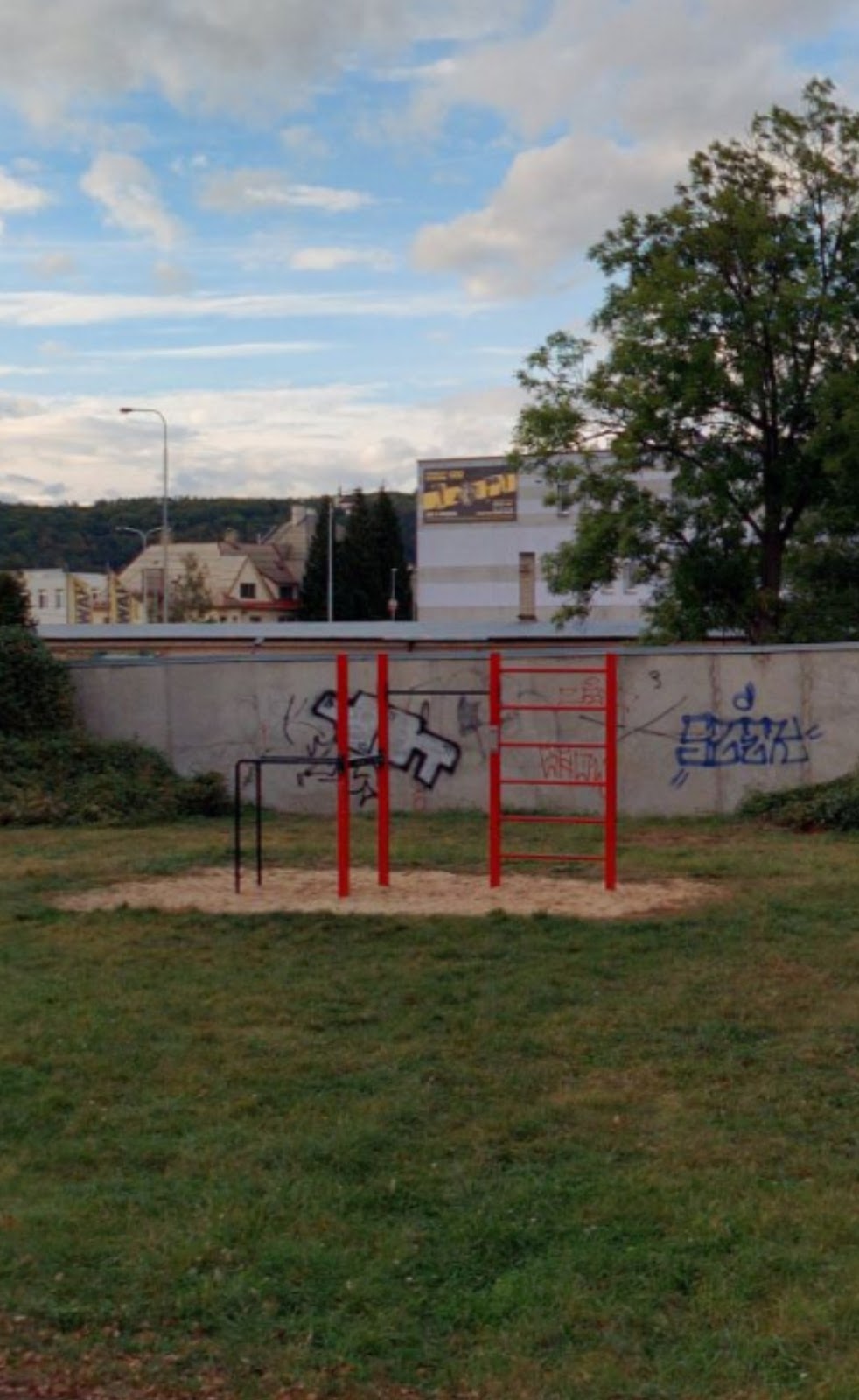 Workoutové hřiště - venkovní posilovna