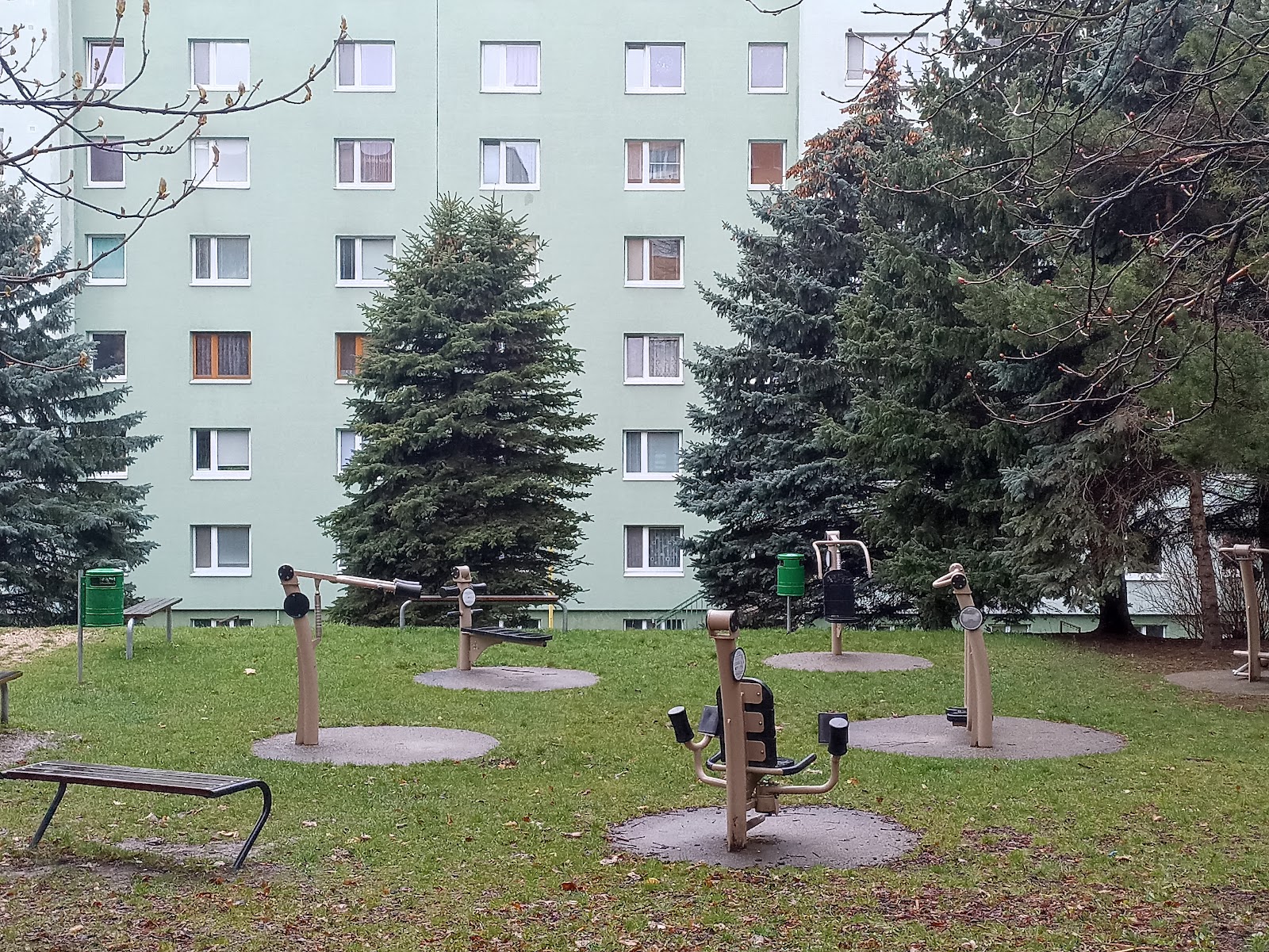 Detské ihrisko a workout park P. Horova