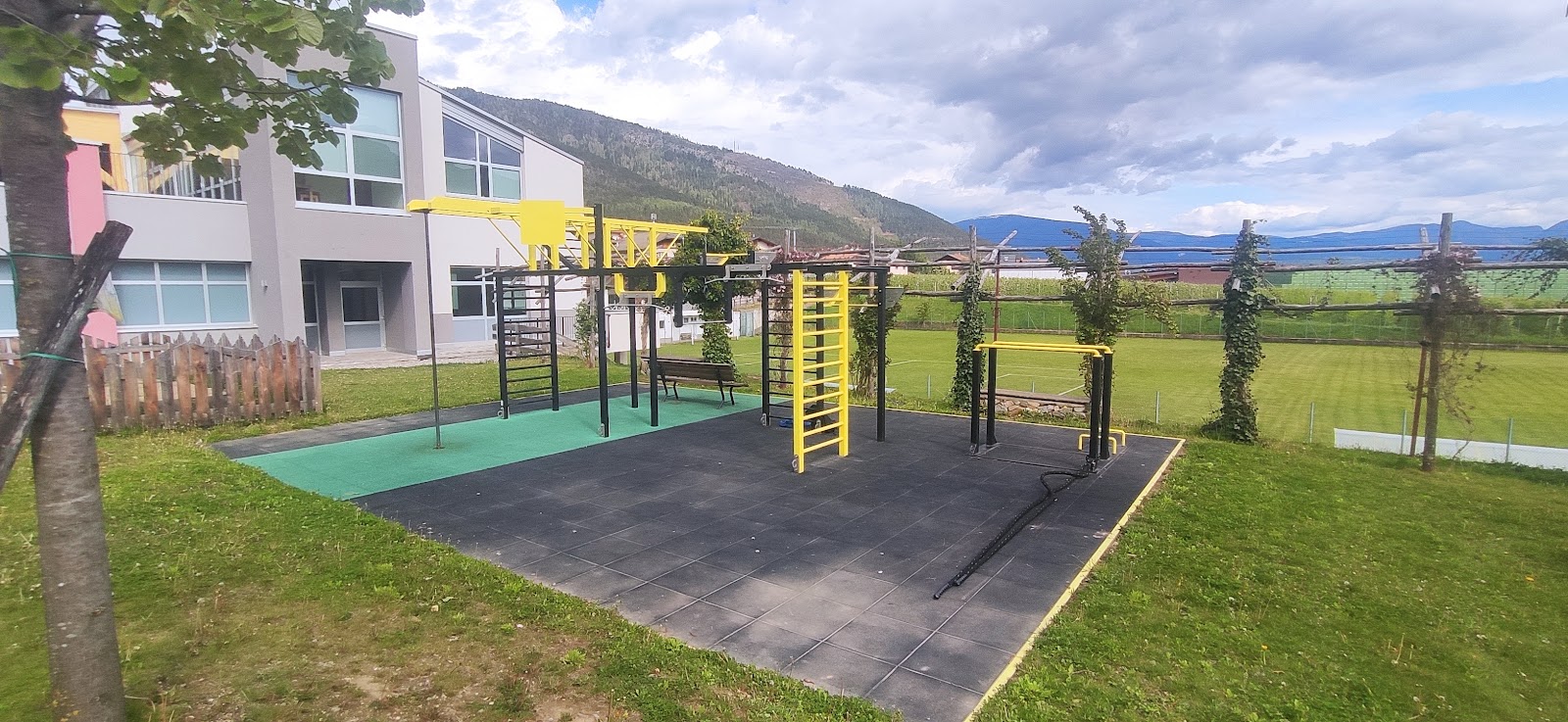 Fitness park Livo -Calisthenics, pole dance