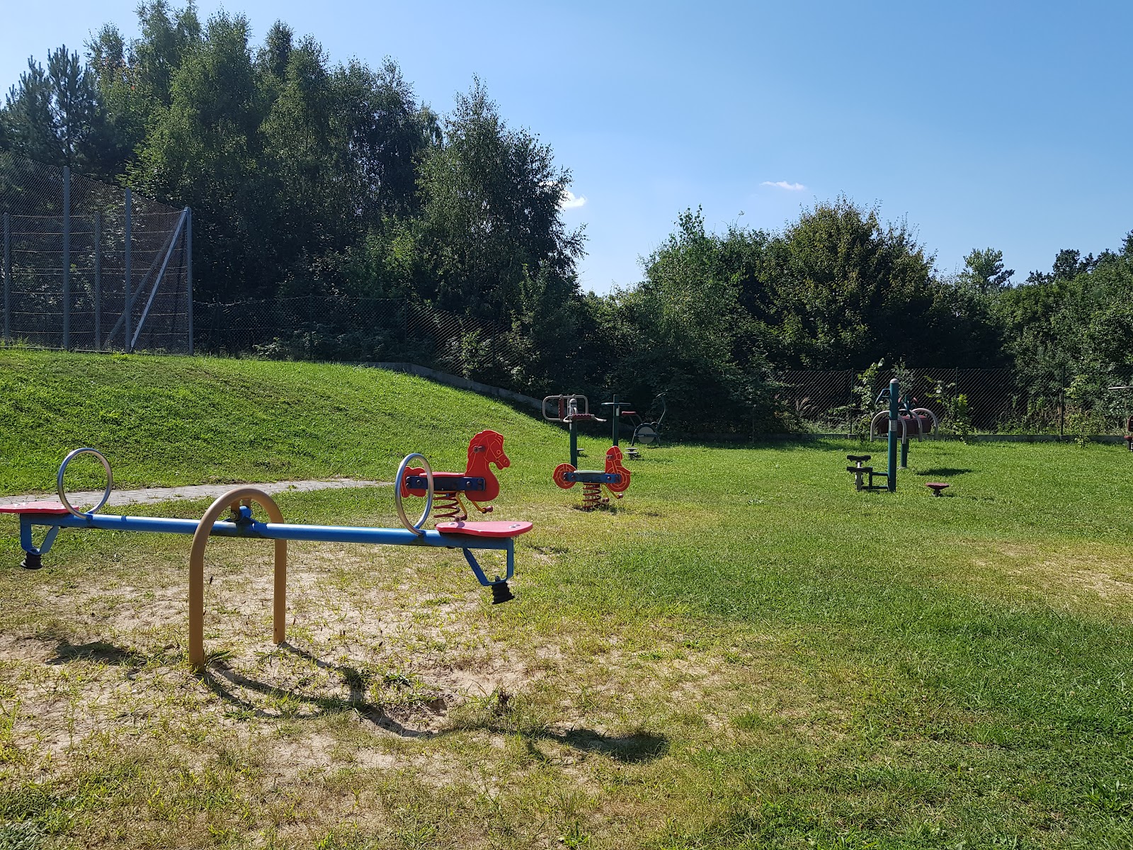 mini boisko i plac zabaw Kuźniaki