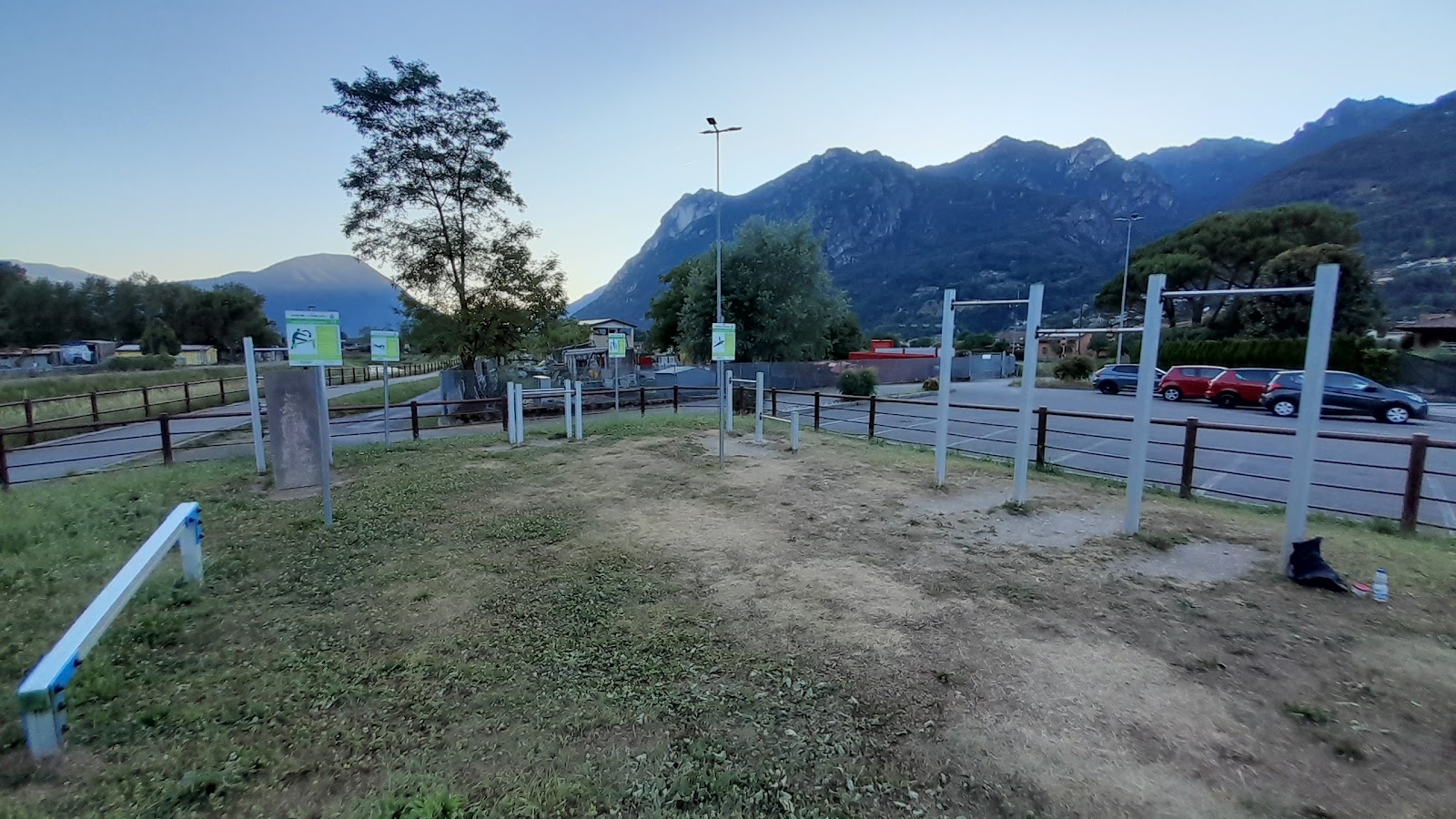 Outdoor Workout Park (Calisthenics)