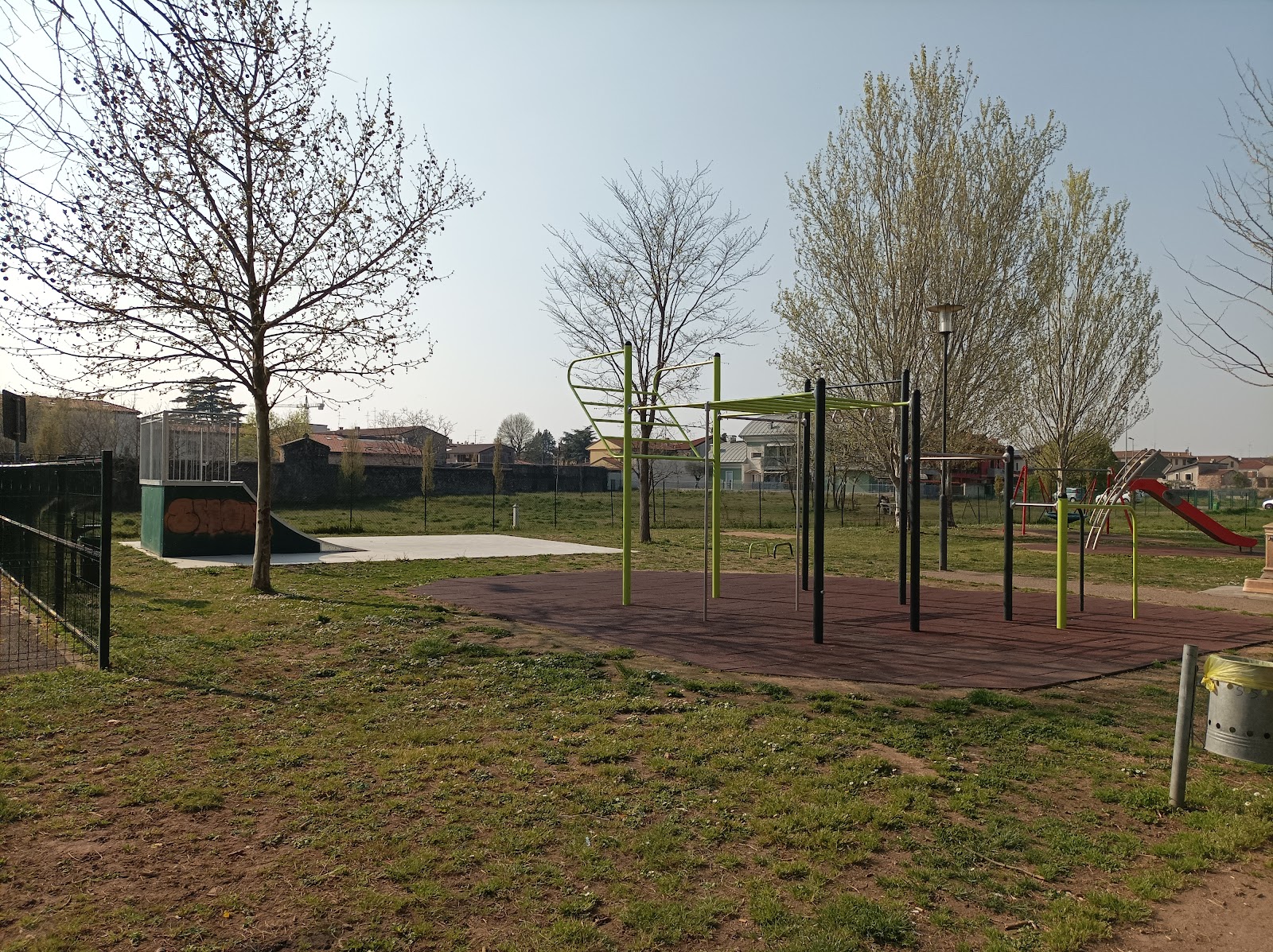 Parco giochi via Girardi