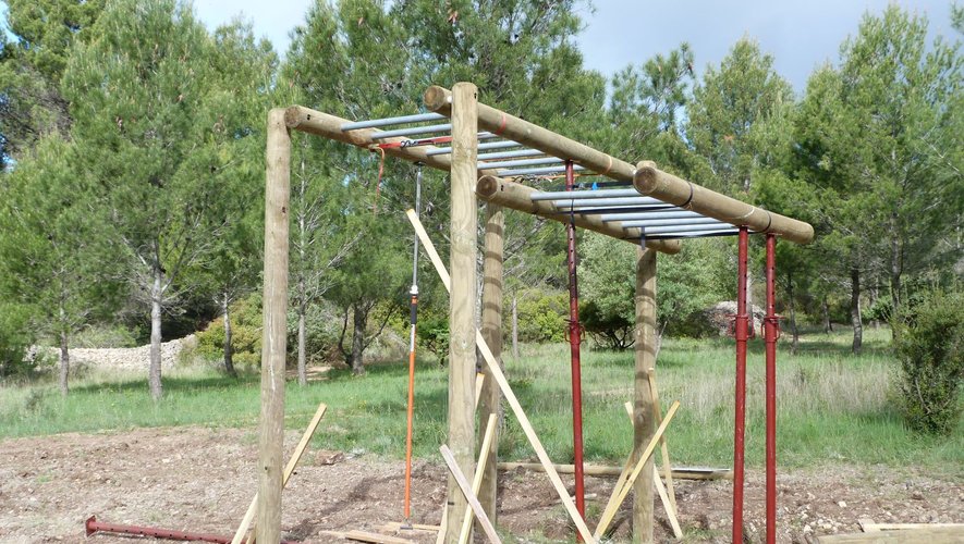 Parcours sportif santé à Causses-et-Veyran, aire de street workout