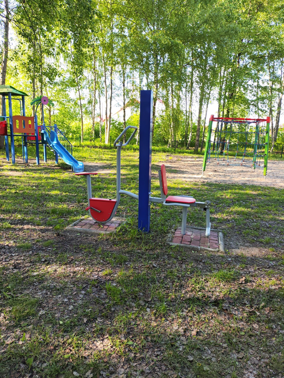 Plac zabaw i siłownia plenerowa