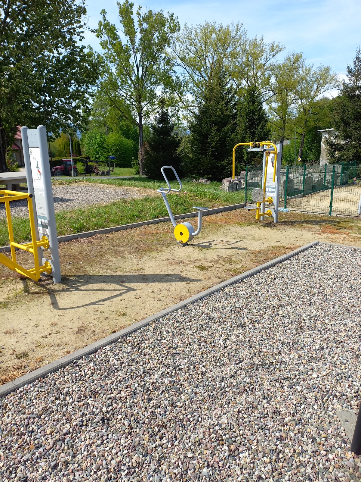 Plac zabaw i siłownia plenerowa
