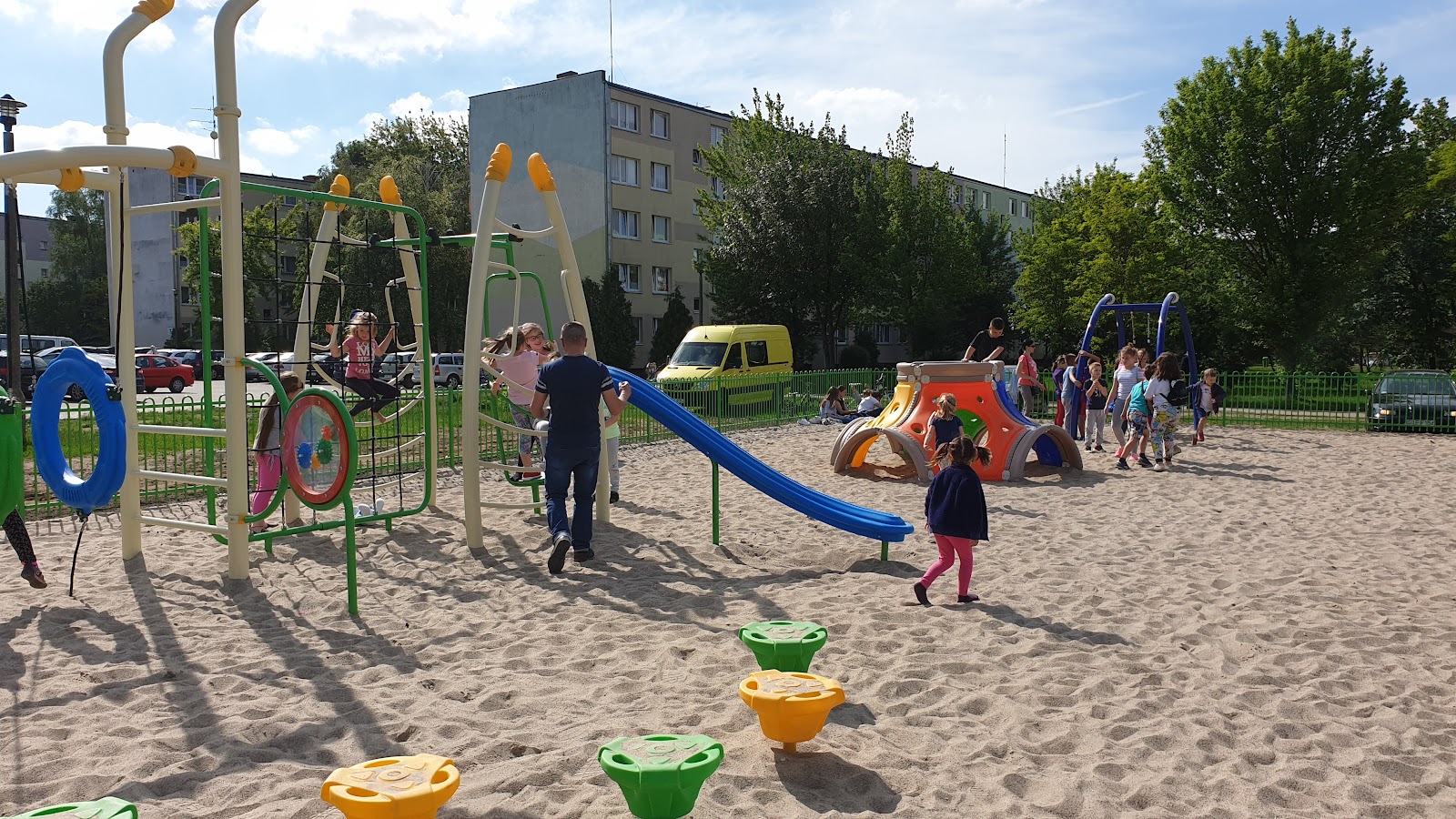 Plac zabaw i siłownia zewnętrzna