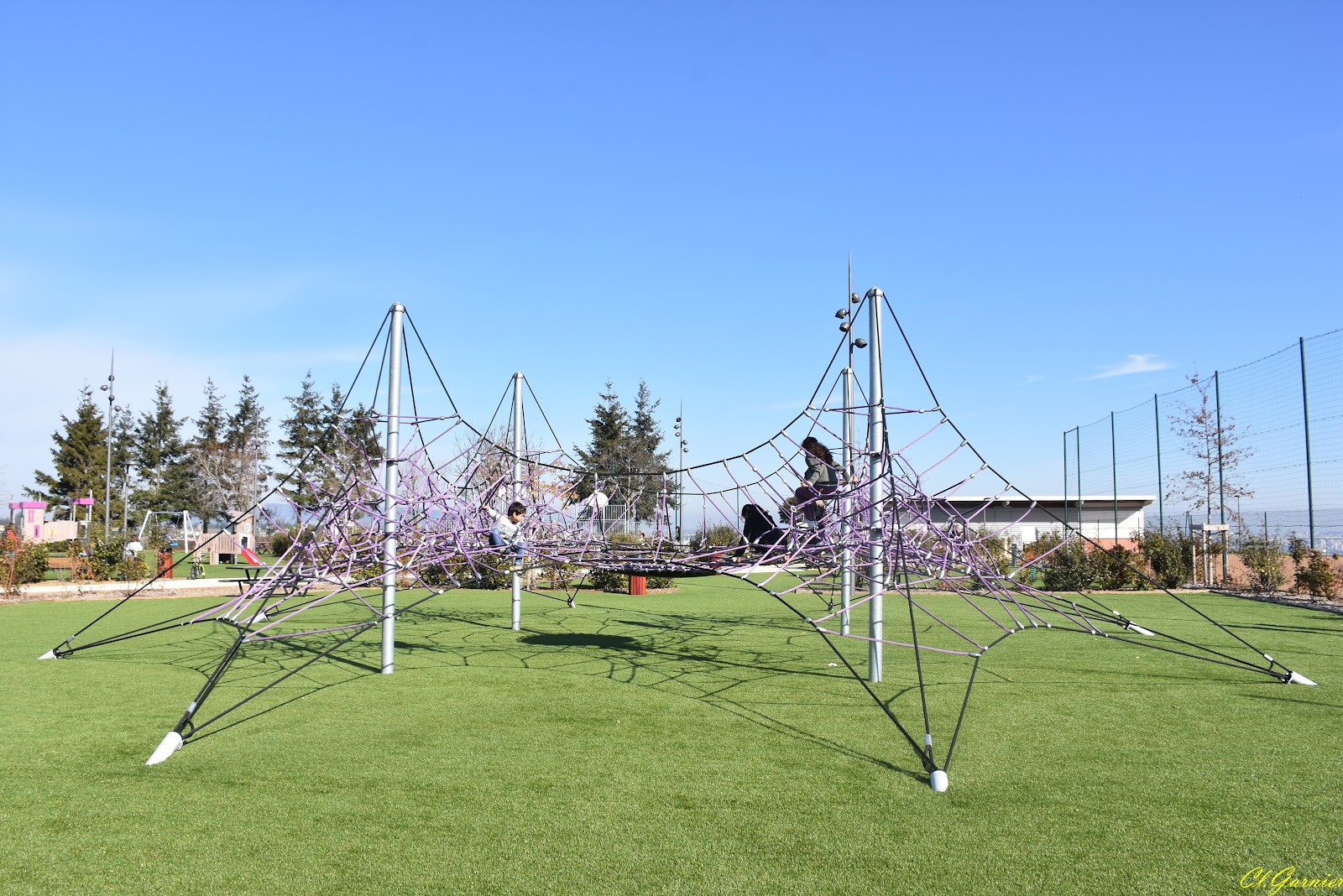 Skatepark, aire de jeux pour enfants et streetworkout