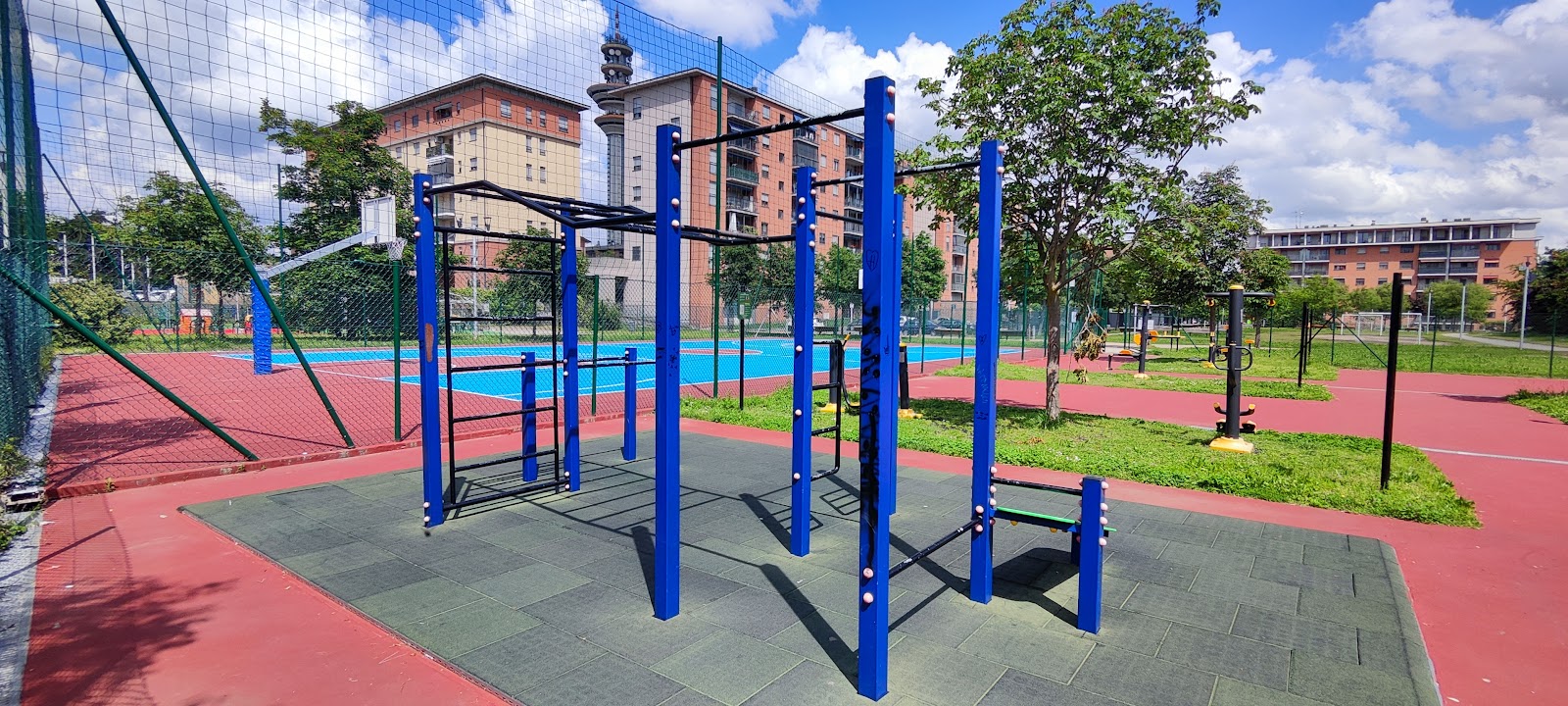 Street workout Park / Calisthenics / Outside Gym