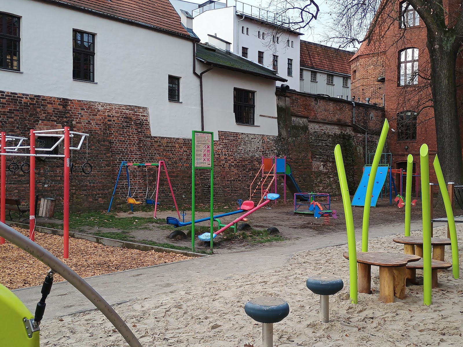 Treningowy plac zabaw - Siłownia zewnętrzna