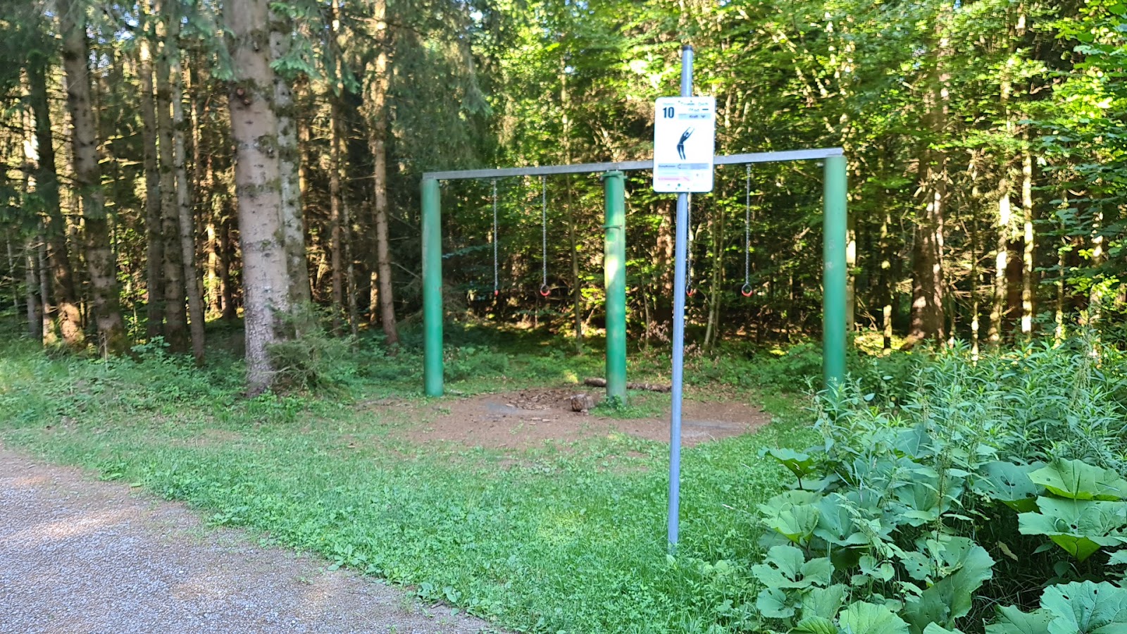 Trimm-Dich-Pfad: Station 10 Rumpfkreisen